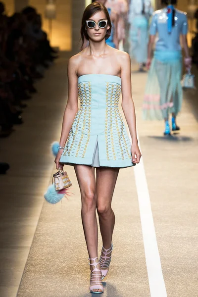 Look 45